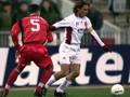 Francesco Totti e Sergei Ignashevich in Lokomotiv Mosca-Roma 0-1 del 2001. Lapresse