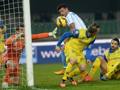 Filip Djordjevic, bomber della Lazio con 6 gol, in area giallobl.  Getty