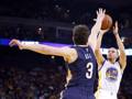 Stephen Curry, Golden State Warriors, nel primo quarto del match contro New Orleans. Reuters