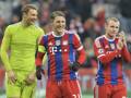 Manuel Neuer, Bastian Schweinsteiger and Sebastian Rode festeggiano la qualificazione del Bayern agli ottavi. Ap
