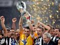 La Juventus solleva la Supercoppa a Pechino nel 2012. Eidon