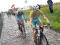 Vincenzo Nibali sul pav del Tour de France 2014. Bettini