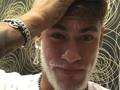 Neymar in versione natalizia: la barba  diventata bianca come quella di Babbo Natale