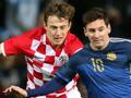 Ivan Strinic contro Leo Messi in Argentina-Croazia dello scorso novembre. Action Images