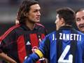Paolo Maldini e Javier Zanetti, due bandiere della Milano del calcio degli anni 2000. Ansa