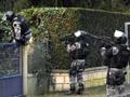 La polizia  impegnata in una caccia all'uomo casa per casa a Longpont, a Nord di Parigi