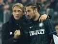 Roberto Mancini, tecnico dell'Inter, con Osvaldo. Getty