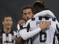 Claudio Marchisio abbraccia Paul Pogba dopo una rete alla Lazio. Ansa 