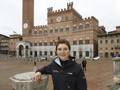 Elisa Longo Borghini in piazza del Campo a Siena per la presentazione dello Strade Bianche