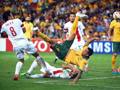 Tim Cahill realizza in rovesciata il gol dell'1-0 in Australia-Cina. Epa
