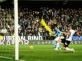 Gonzalo Higuain realizza il primo dei suoi due gol al Cesena. Lapresse