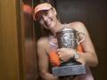 Maria Sharapova dopo il successo al Roland Garros 2014. Reuters