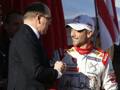 Il principe Alberto di Monaco pare ringraziare Loeb per la partecipazione al Montecarlo. Afp
