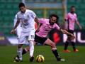Greco contro Bolzoni durante Palermo-Verona. Getty Images