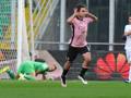Paulo Dybala, 21 anni, festeggia il gol dell'1-1 per il Palermo. Ansa
