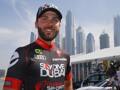 Andrea Palini, bresciano di 25 anni, corre per Skydive Dubai: eccolo davanti allo skyline. Bettini