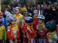 Il c.t. Davide Cassani e i tanti bambini presenti all’inaugurazione del Circuito Martini. Foto Conti