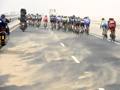 Vento e sabbia durante la seconda tappa del Tour of Qatar. Getty