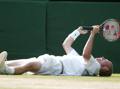 La gioia di Hewitt dopo la finale di Wimbledon 2002 vinta contro Nanbaldian. AP