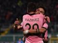 Franco Vazquez e Paulo Dybala si abbracciano dopo il gol del fantasista. Getty