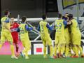 I giocatori del Chievo festeggiano il gol dell'1-0 di Mariano Izco. Ansa