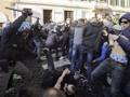 Gli scontri di ieri pomeriggio a Piazza di Spagna tra la Polizia e i tifosi del Feyenoord. Action Images