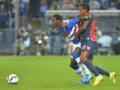 Duello tra Obiang ed Edenilson nel derby d’andata tra Genoa e Sampdoria. Ansa