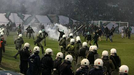 Βία εκτός ελέγχου: Η Ελλάδα διακόπτει το πρωτάθλημα