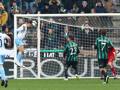 Il gol di Miroslav Klose in Sassuolo-Lazio. Ansa