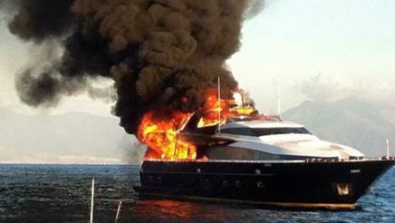 Napoli, yacht di De Laurentiis in fiamme: salvato dai soccorsi 34 6465565a 5fbc 11e5 8837 3897db387c00 169 l