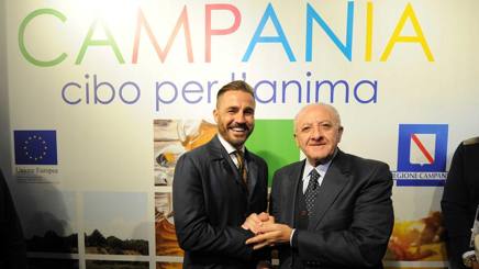 Fabio Cannavaro, 42 anni, con Vincenzo De Luca, 66 anni. Foto Pica