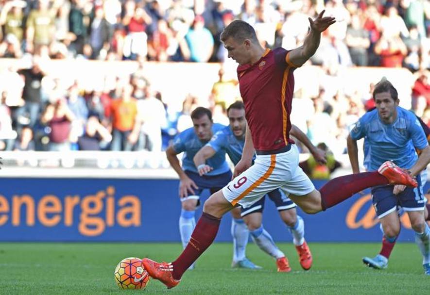 Roma-Lazio 2-0: rigore di Dzeko e contropiede di