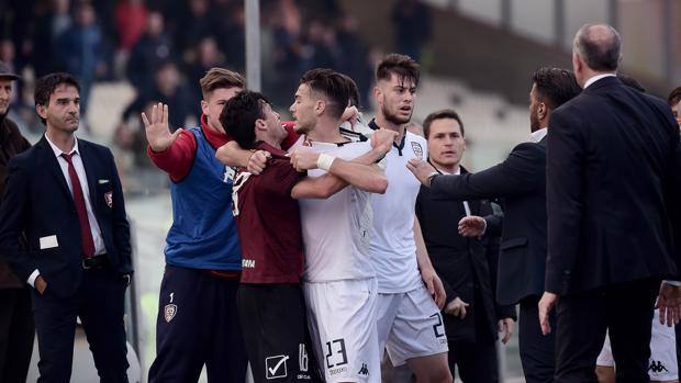 Itália: Salernitana é goleada, mas é o Cagliari que desce à Série B
