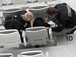 Borsa sotto un sediolino allo stadio di Bordeaux. Reuters