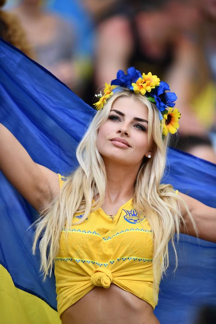 Ucraina Polonia Tifose Sexy Sugli Spalti La Gazzetta Dello Sport