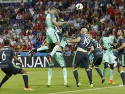 Cristiano Ronaldo vola per il gol dell'1-0. Reuters