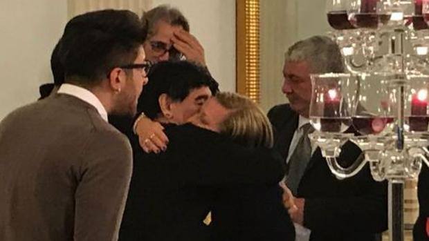 Napoli Maradona Incontra I Genitori Di Ciro