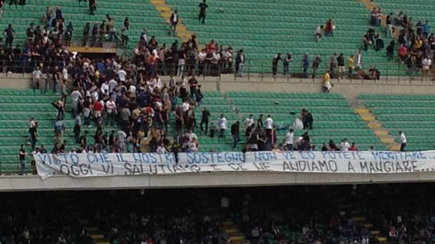 Gli ultrà interisti lasciano la curva