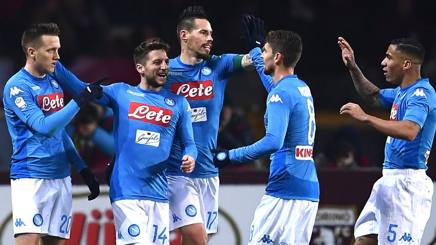 La festa di Zielinski, Mertens, Hamsik, Jorginho e Allan. Afp La festa di Zielinski, Mertens, Hamsik, Jorginho e Allan. Afp