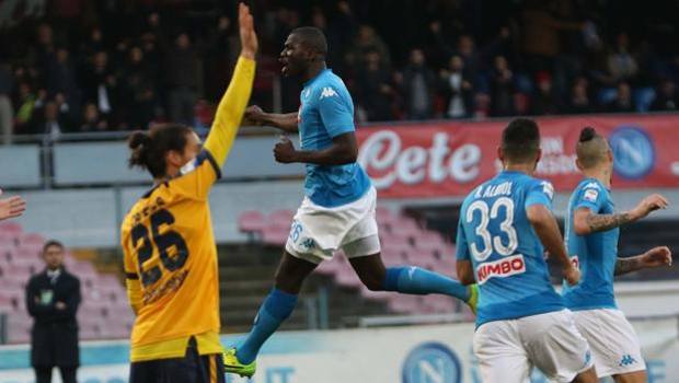 Koulibaly esulta dopo la sua incornata vincente. Koulibaly esulta dopo la sua incornata vincente.