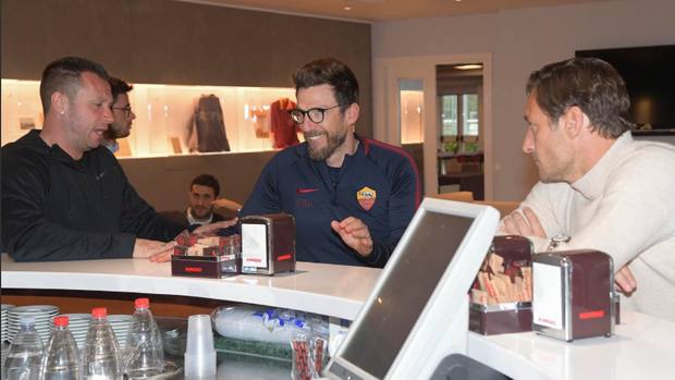 Cassano in compagnia di Totti e Di Francesco. Twitter