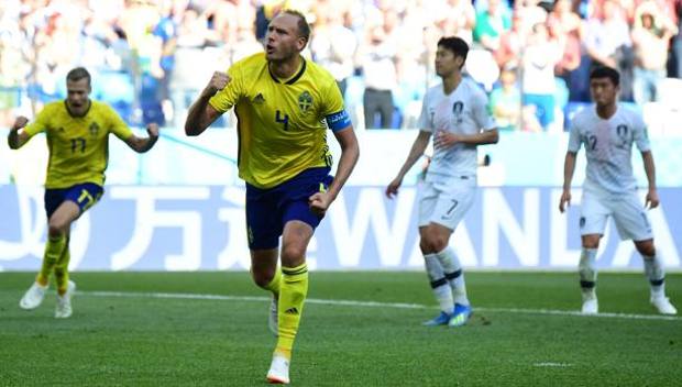 L'esultanza di Granqvist dopo il gol. Afp L'esultanza di Granqvist dopo il gol. Afp
