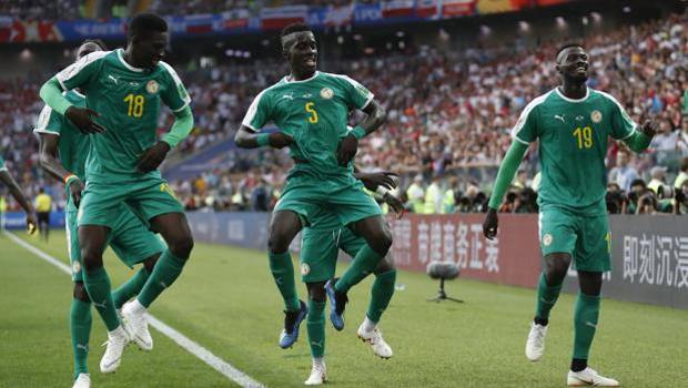 L'esultanza dei senegalesi dopo il 2-0 di Niang. Ap