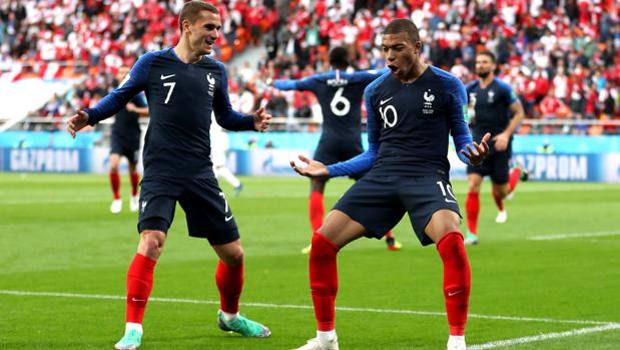 Griezmann e Mbappé festeggiano. Getty Griezmann e Mbappé festeggiano. Getty