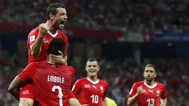 Dzemaili esulta dopo l'1-0. Ap Dzemaili esulta dopo l'1-0. Ap