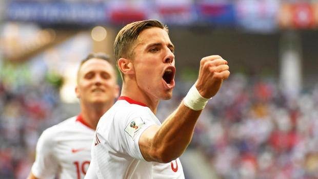 Bednarek esulta dopo il gol. Epa Bednarek esulta dopo il gol. Epa