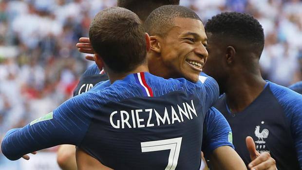 Fanno festa Griezmann e Mbappé. Epa Fanno festa Griezmann e Mbappé. Epa