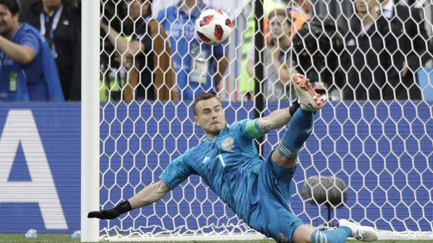 Il miracolo di Akinfeev sul rigore di Iago. Ap Il miracolo di Akinfeev sul rigore di Iago. Ap