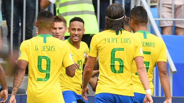 Festa Brasile dopo il gol di Neymar. Afp