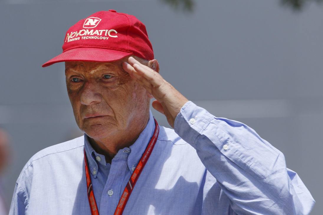  Niki Lauda, la leggenda della Formula 1, si è spento il 20 maggio in una clinica svizzera.  Aveva 70 anni. L'ex pilota era stato ricoverato per problemi ai reni e si era sottoposto a un trattamento di dialisi, mentre la scorsa estate aveva subito un trapianto di polmoni a Vienna.   